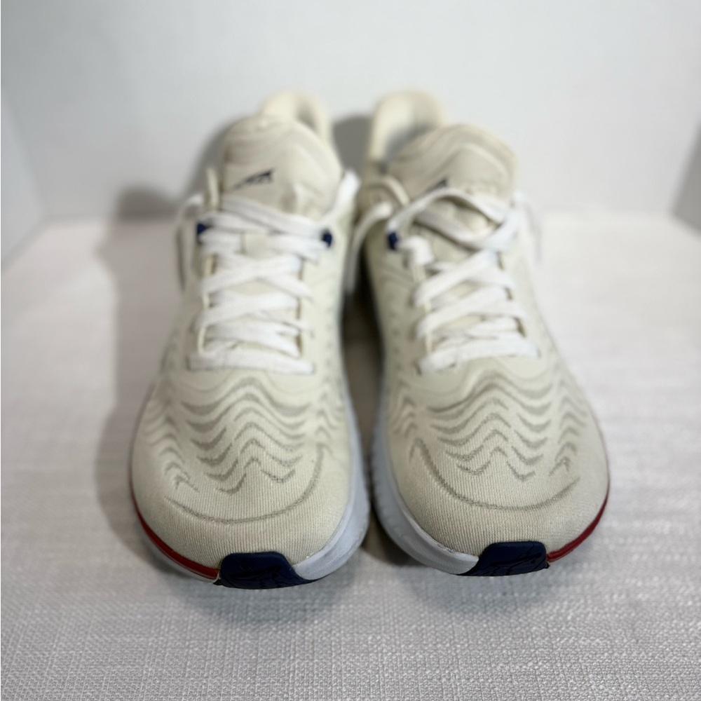 Altra Women’S Torin 7 size 11 beige cream Walking Running Shoes